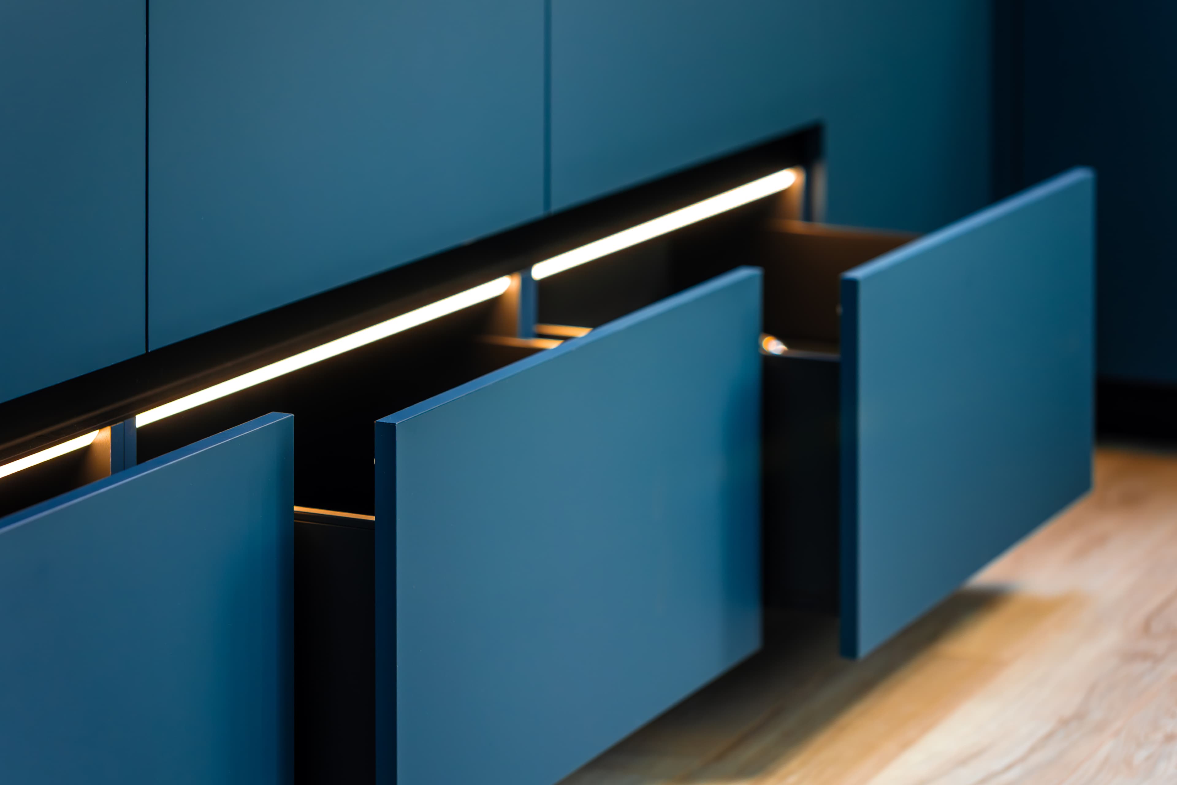 POLYURETHANE OR POLYTEC CABINETS