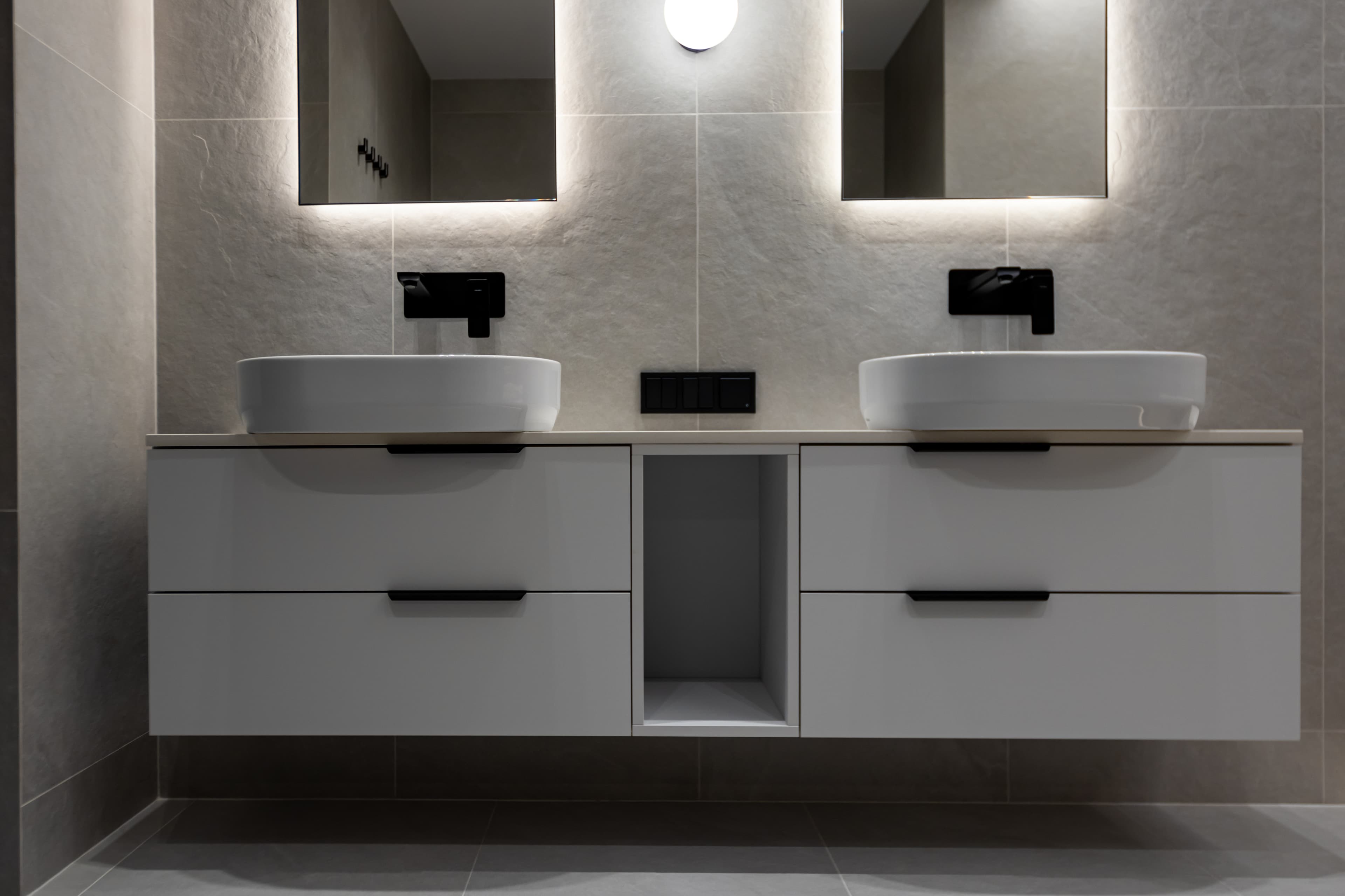 DOUBLE VANITY TO MASTER